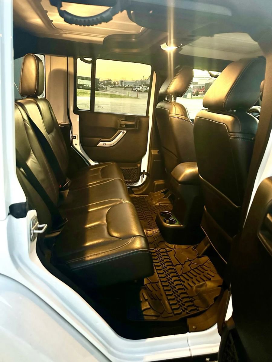 Used 2015 Jeep Wrangler Unlimited Sahara w/ Max Tow Package image 15