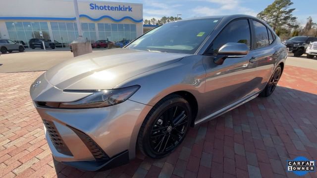 Used 2025 Toyota Camry SE image 5