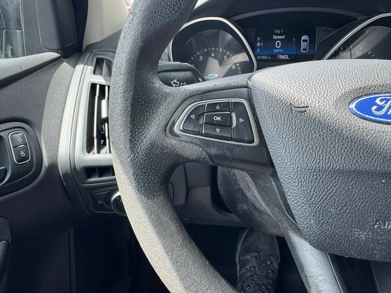 Used 2018 Ford Focus S FWD image 27