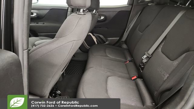 Used 2017 Jeep Renegade Latitude w/ Cold Weather Group image 21
