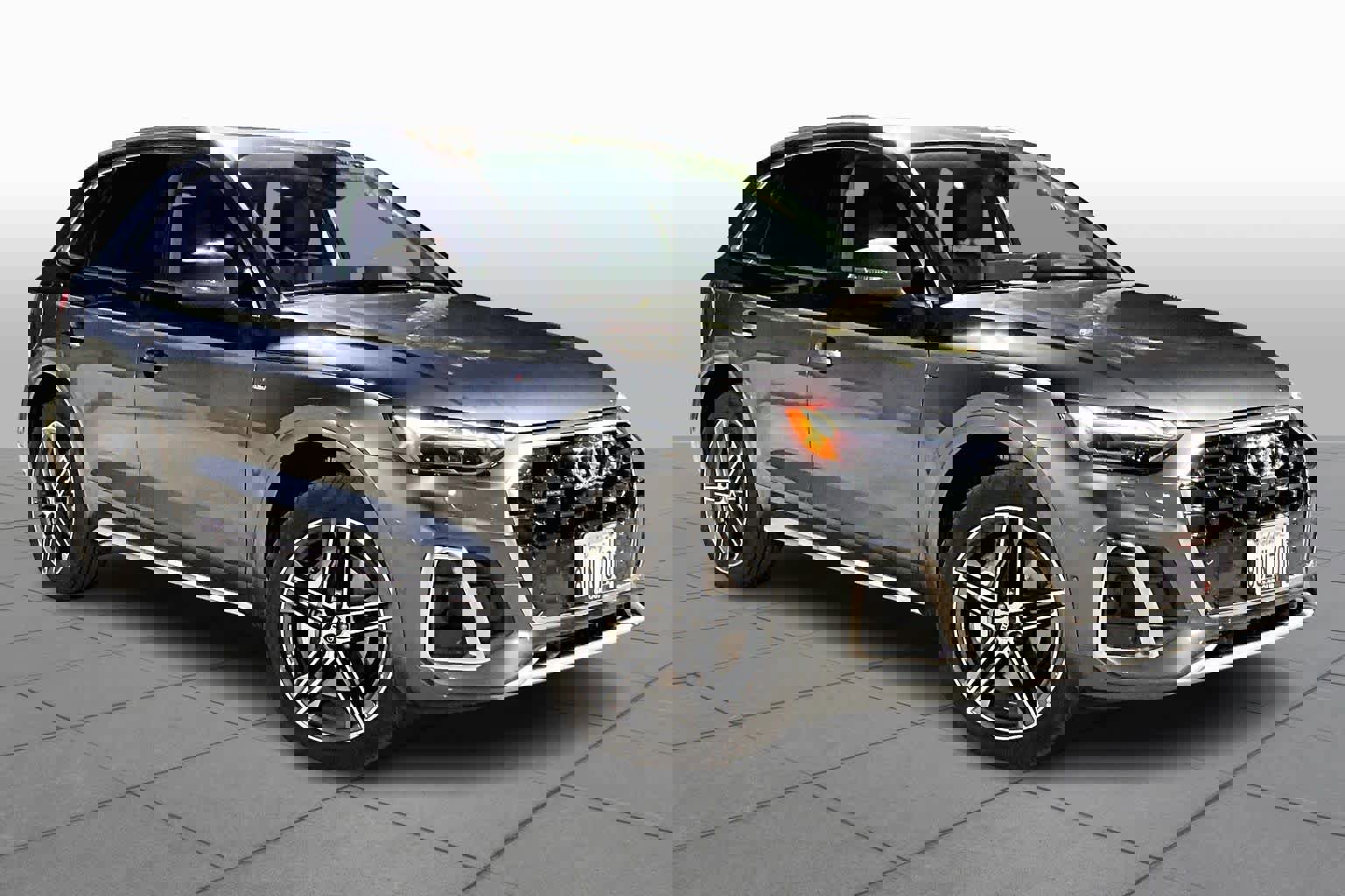 Used 2021 Audi Q5 e Prestige w/ Prestige Package image 2