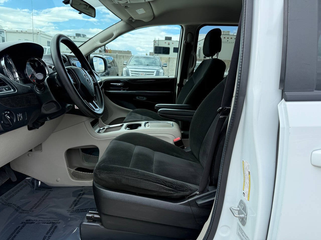 Used 2016 Dodge Grand Caravan SXT FWD image 15