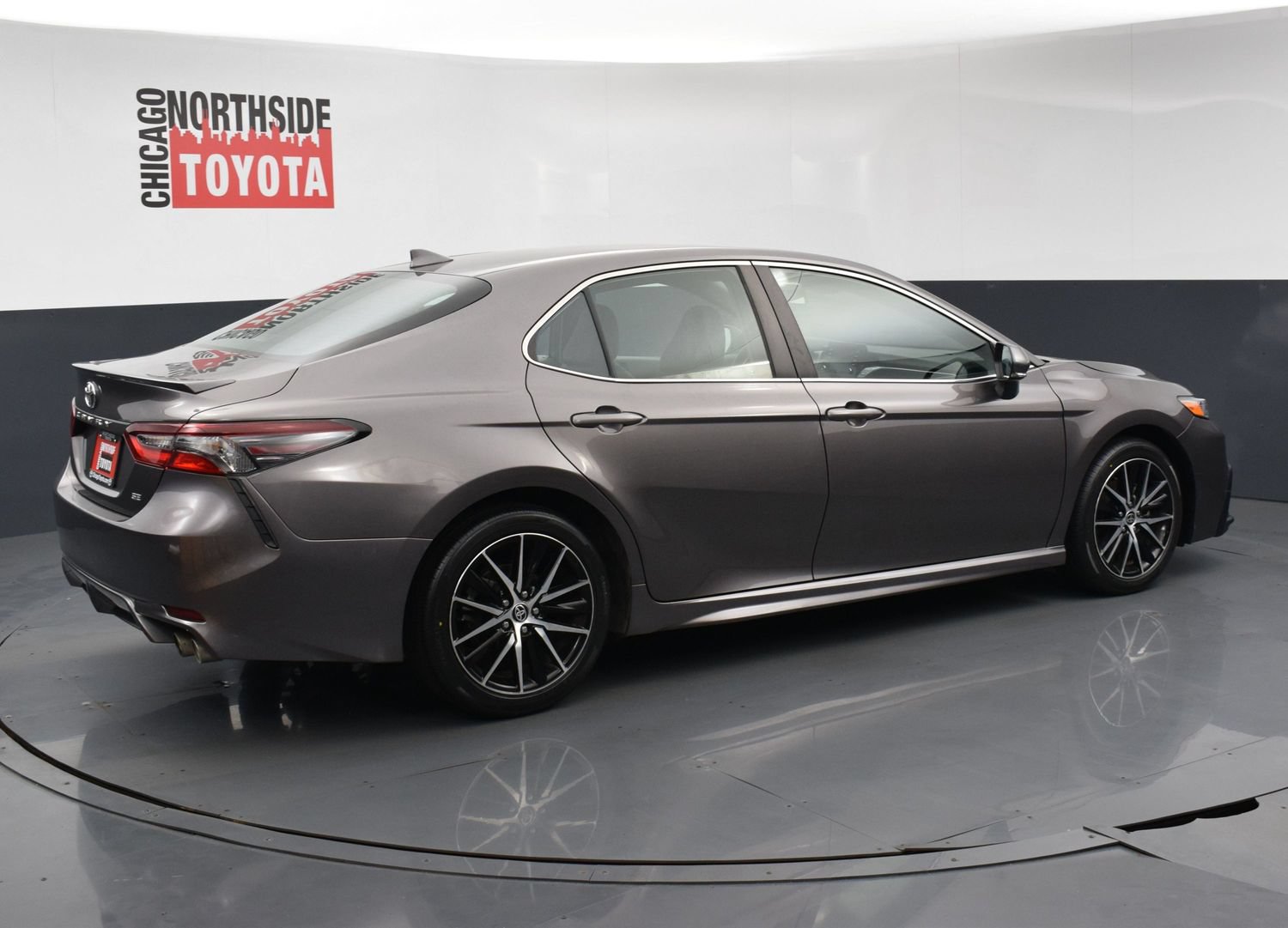 Used 2024 Toyota Camry SE FWD image 4