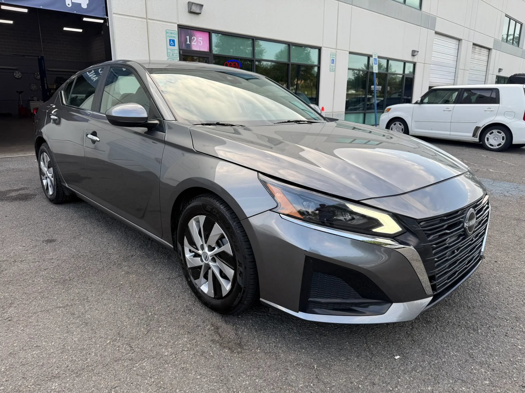 Used 2023 Nissan Altima 2.5 S FWD image 8