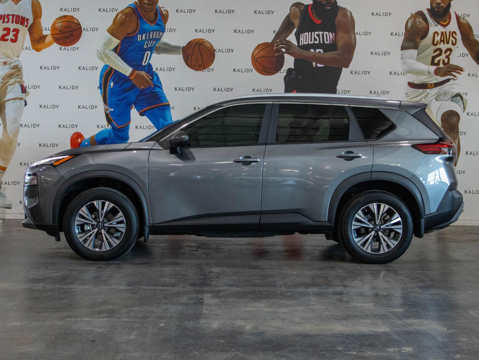 Used 2023 Nissan Rogue SV w/ SV Premium Package image 17