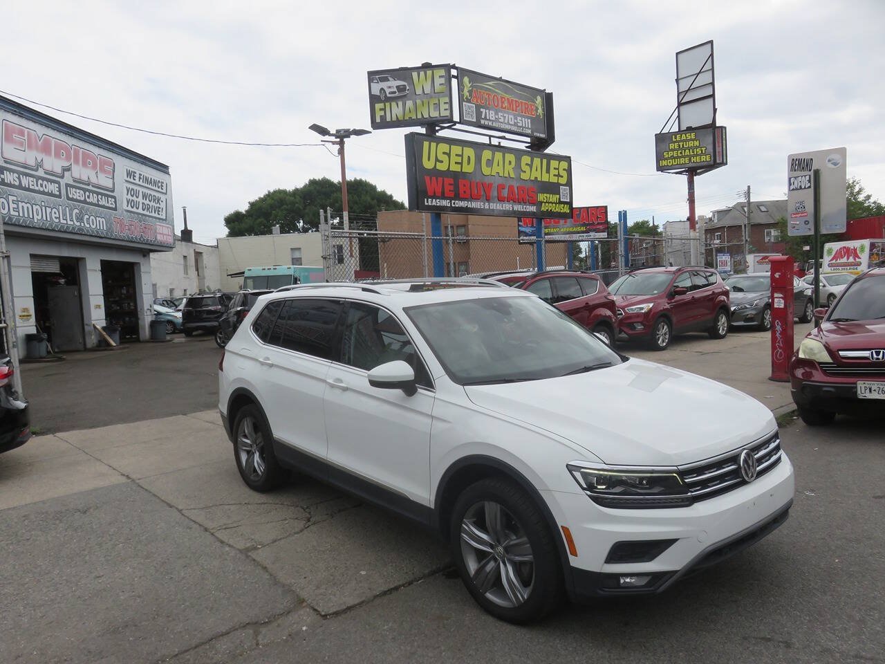 Used 2018 Volkswagen Tiguan SEL Premium AWD/4WD image 3