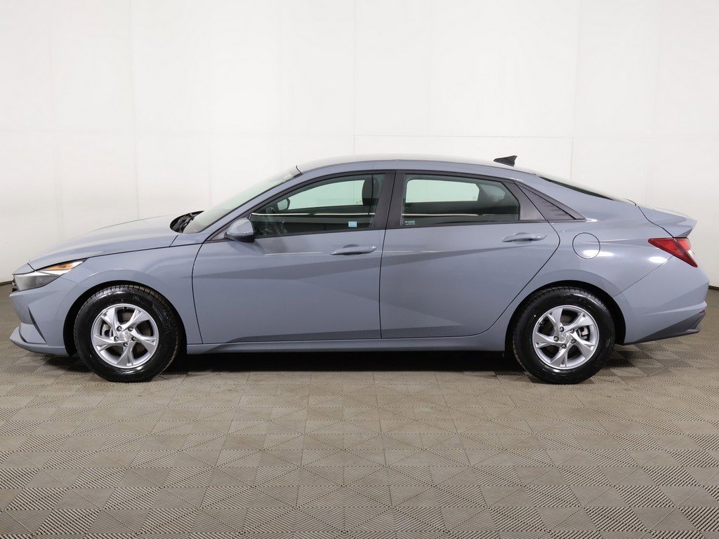 Used 2021 Hyundai Elantra SE image 16