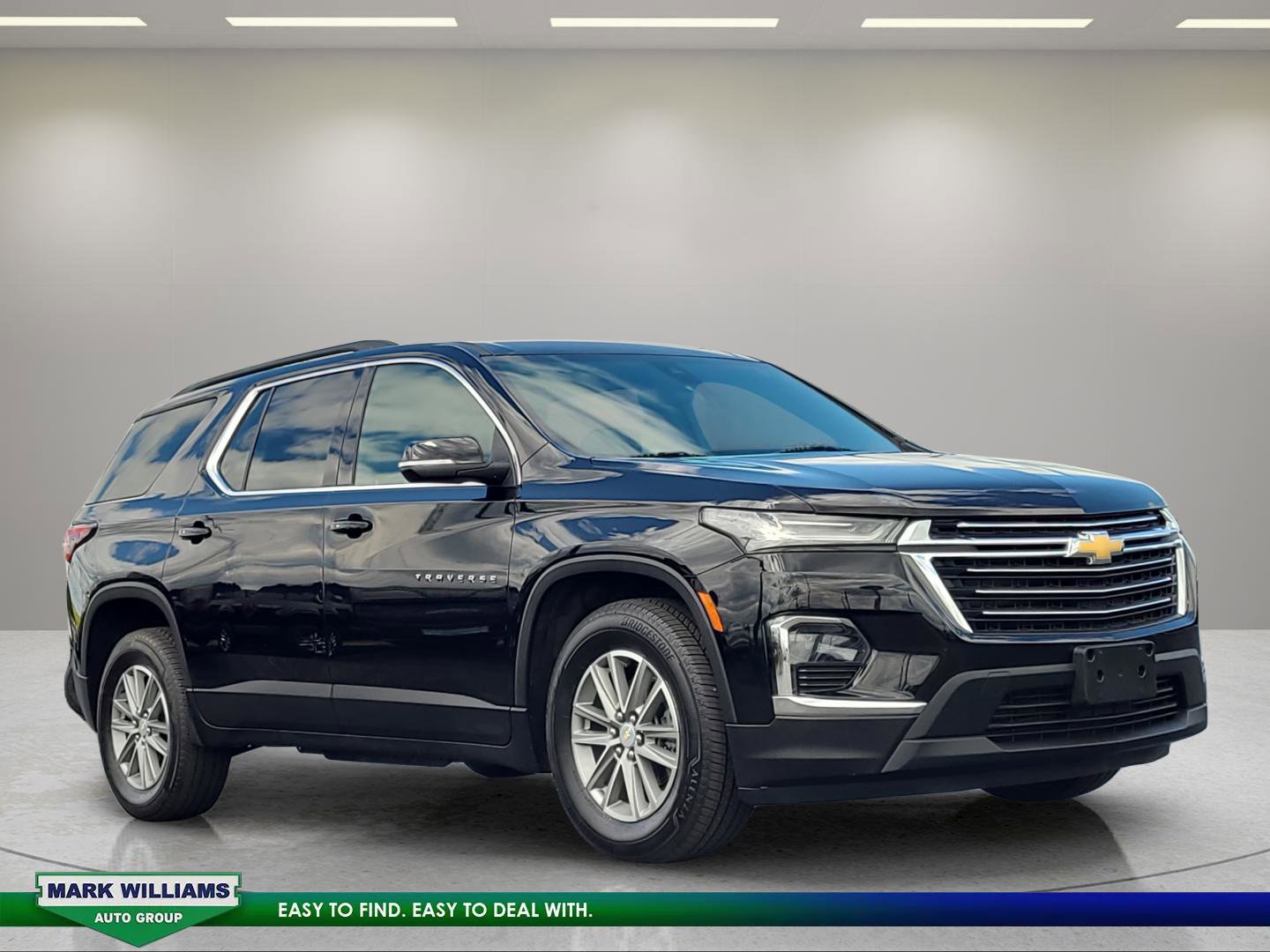 Used 2023 Chevrolet Traverse LT