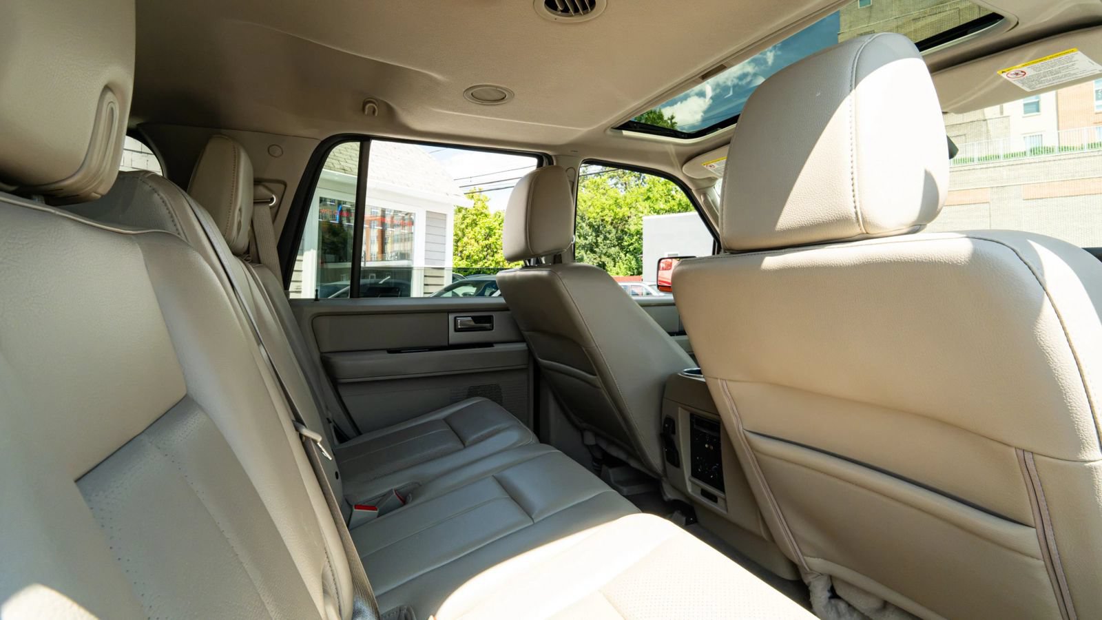 Used 2014 Ford Expedition Limited w/ Equipment Group 301A AWD/4WD image 17