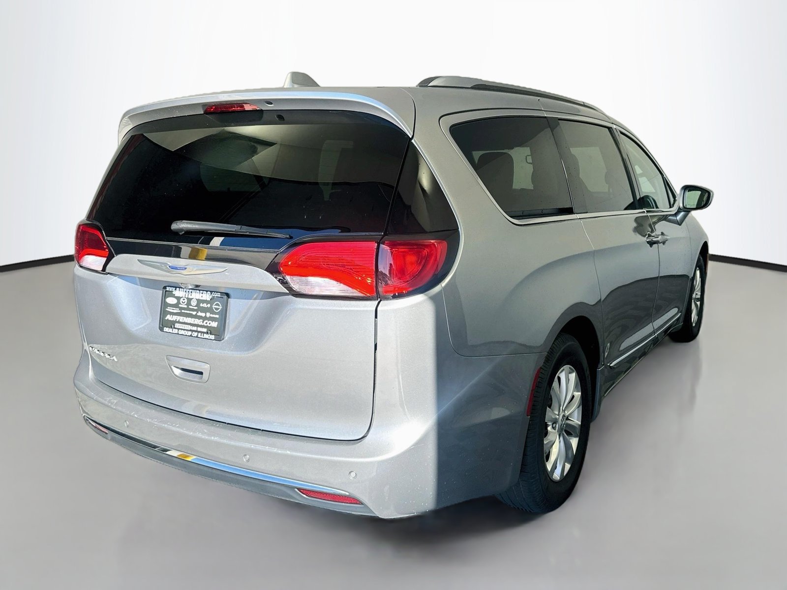 Used 2019 Chrysler Pacifica Touring-L FWD image 7