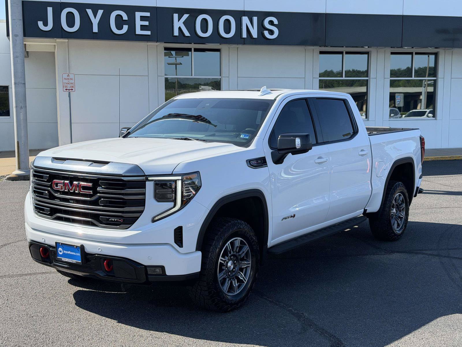 Used 2024 GMC Sierra 1500 AT4 w/ Technology Package AWD/4WD image 4