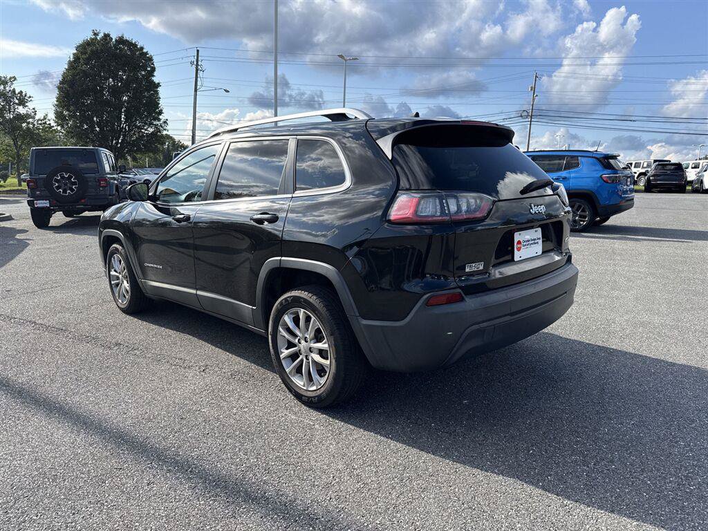 Used 2019 Jeep Cherokee Latitude w/ Cold Weather Group FWD image 3