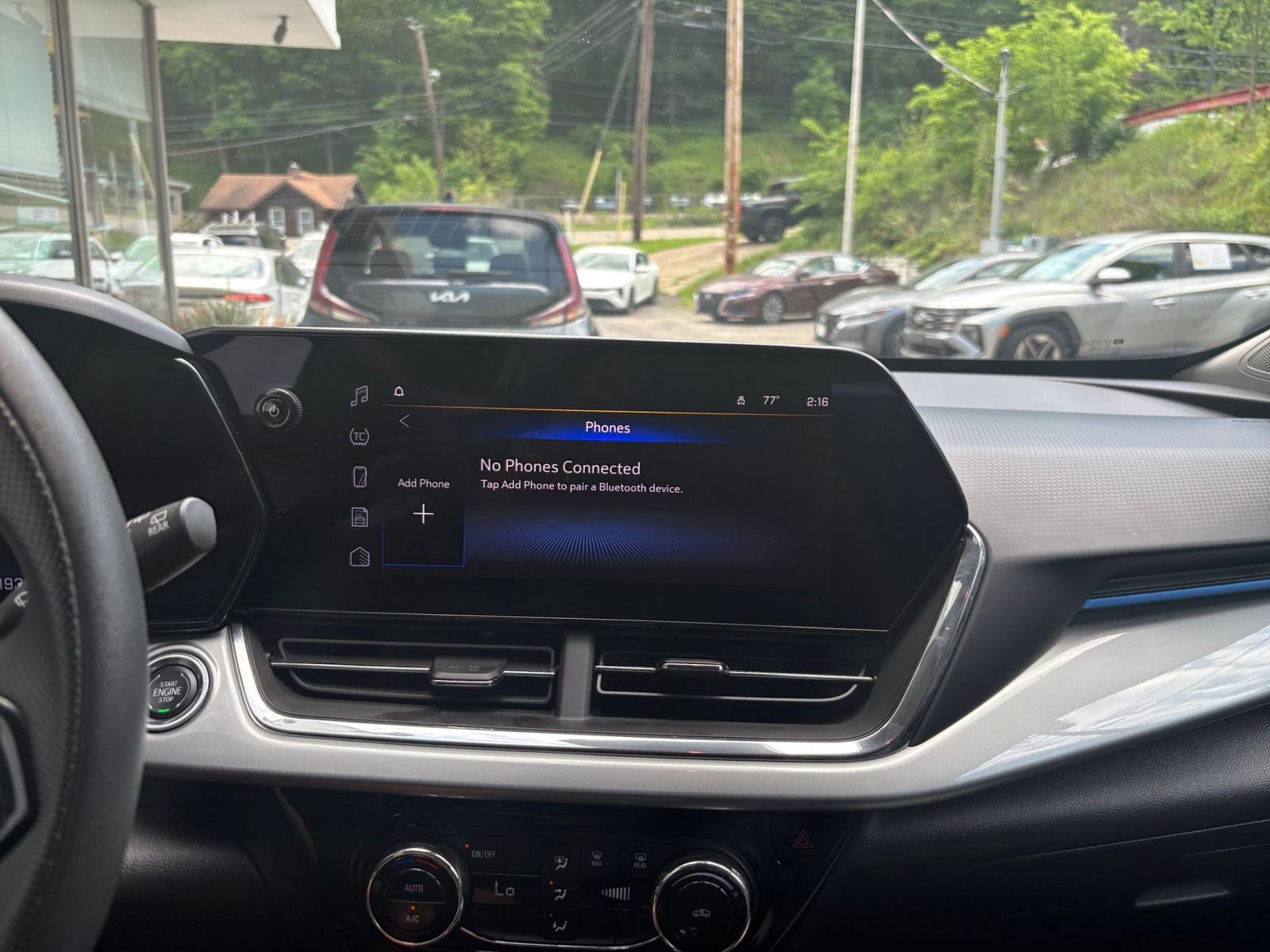 Used 2025 Chevrolet Trax LT FWD image 20