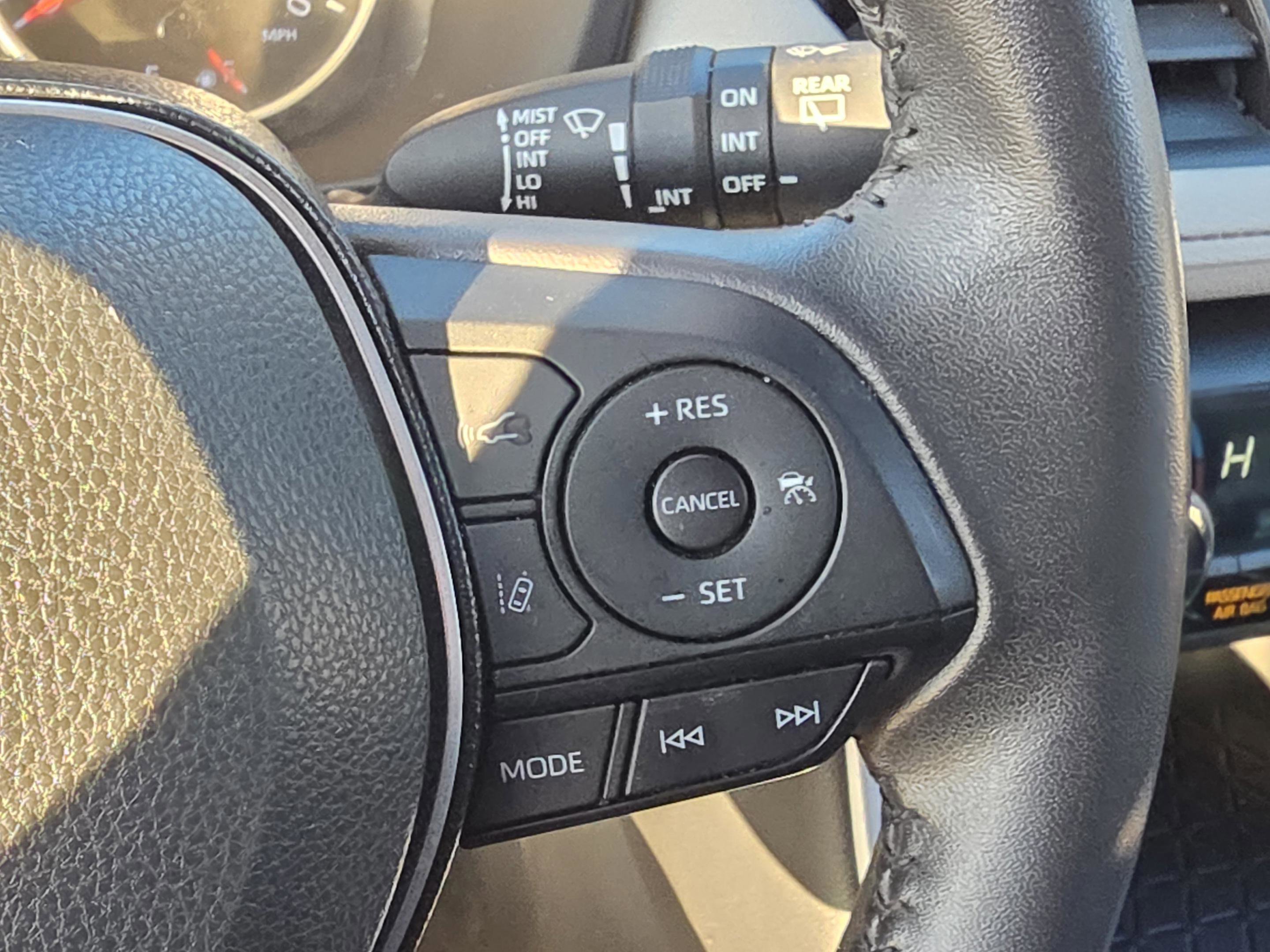 Used 2020 Toyota RAV4 XLE Premium image 14