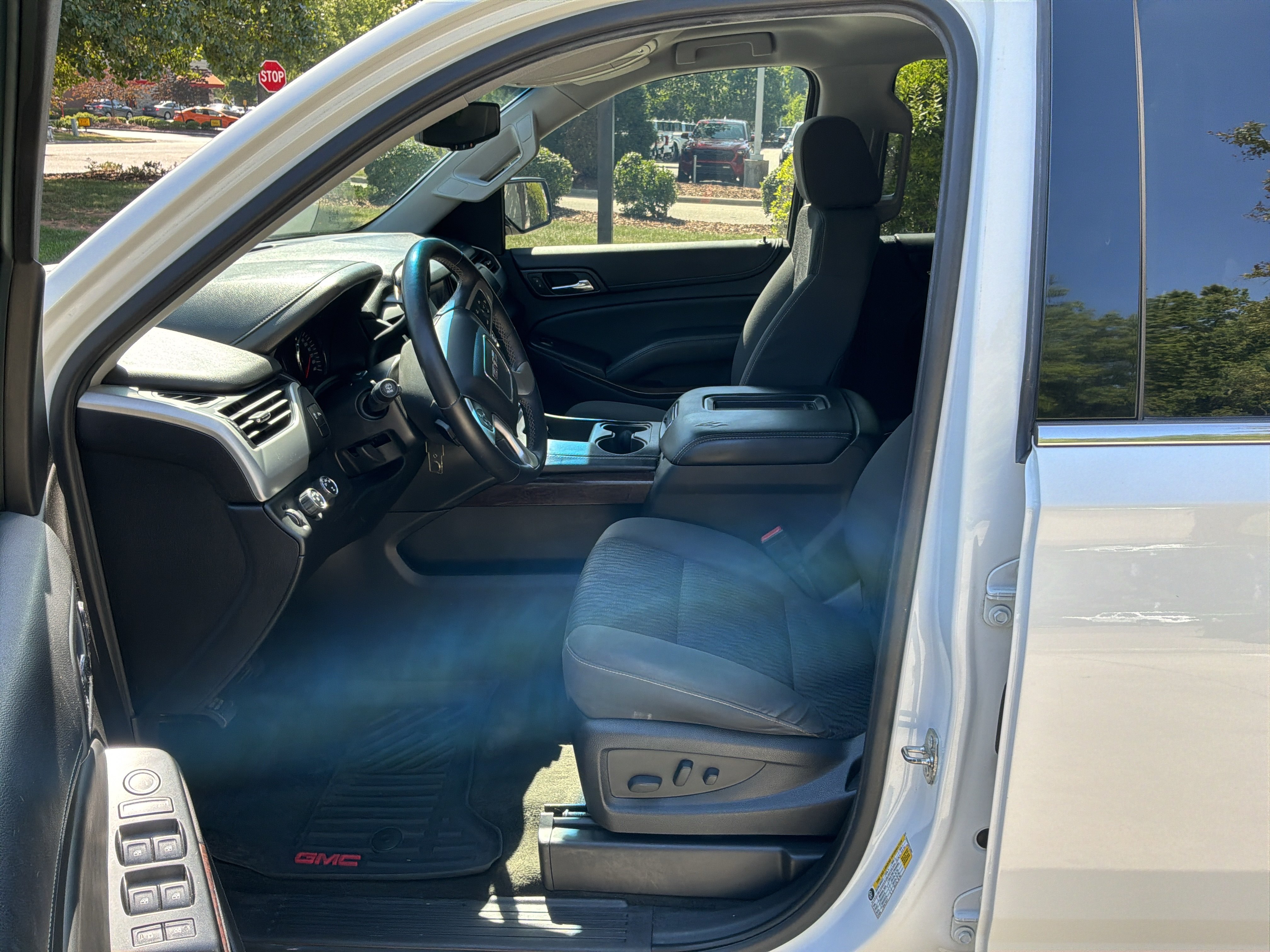 Used 2015 GMC Yukon SLE AWD/4WD image 10