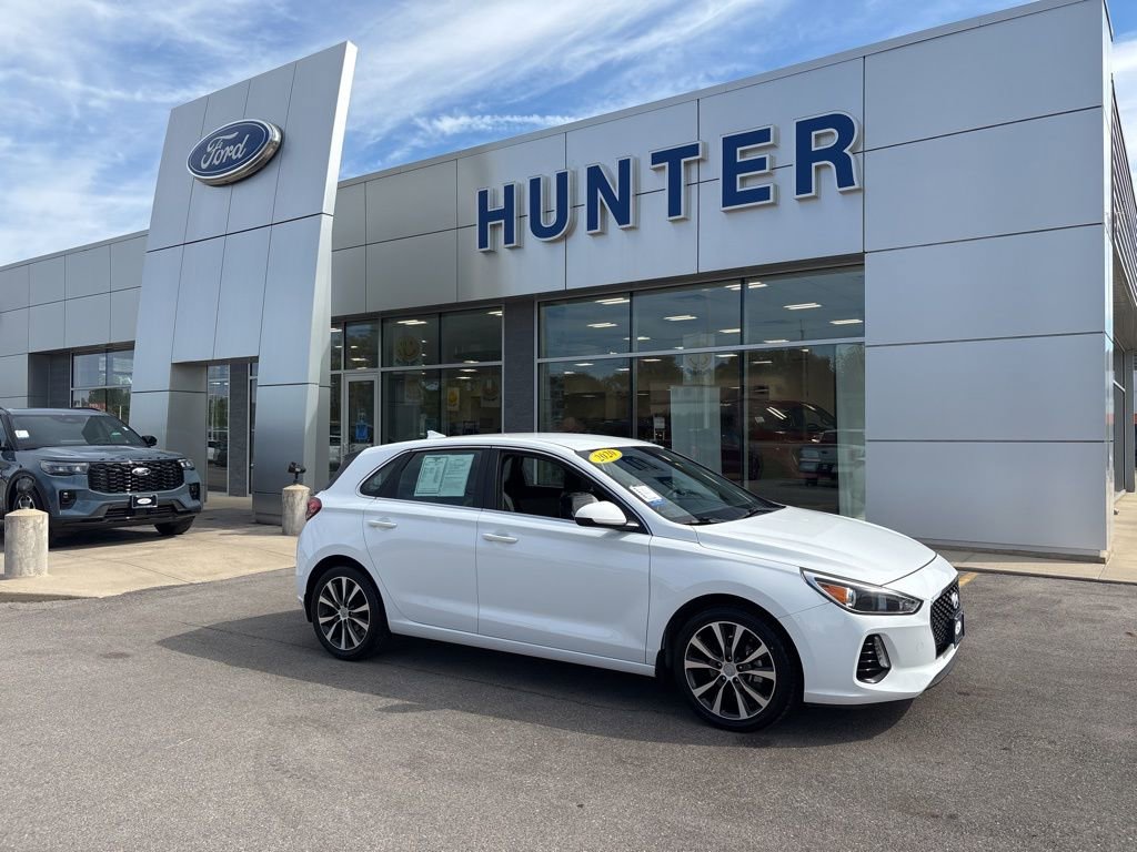 Used 2020 Hyundai Elantra GT image 1