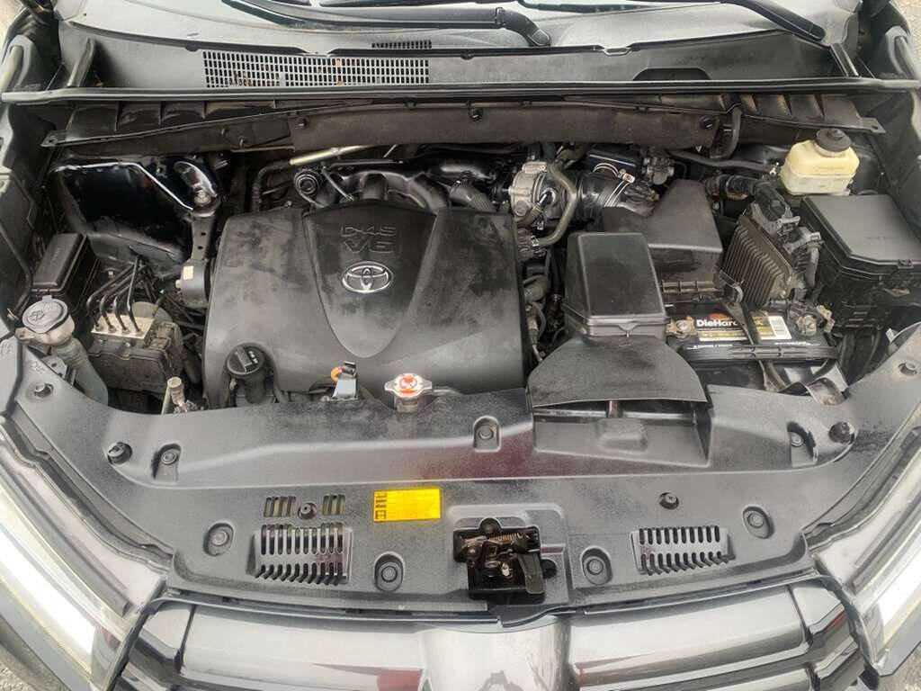 Used 2018 Toyota Highlander SE image 17