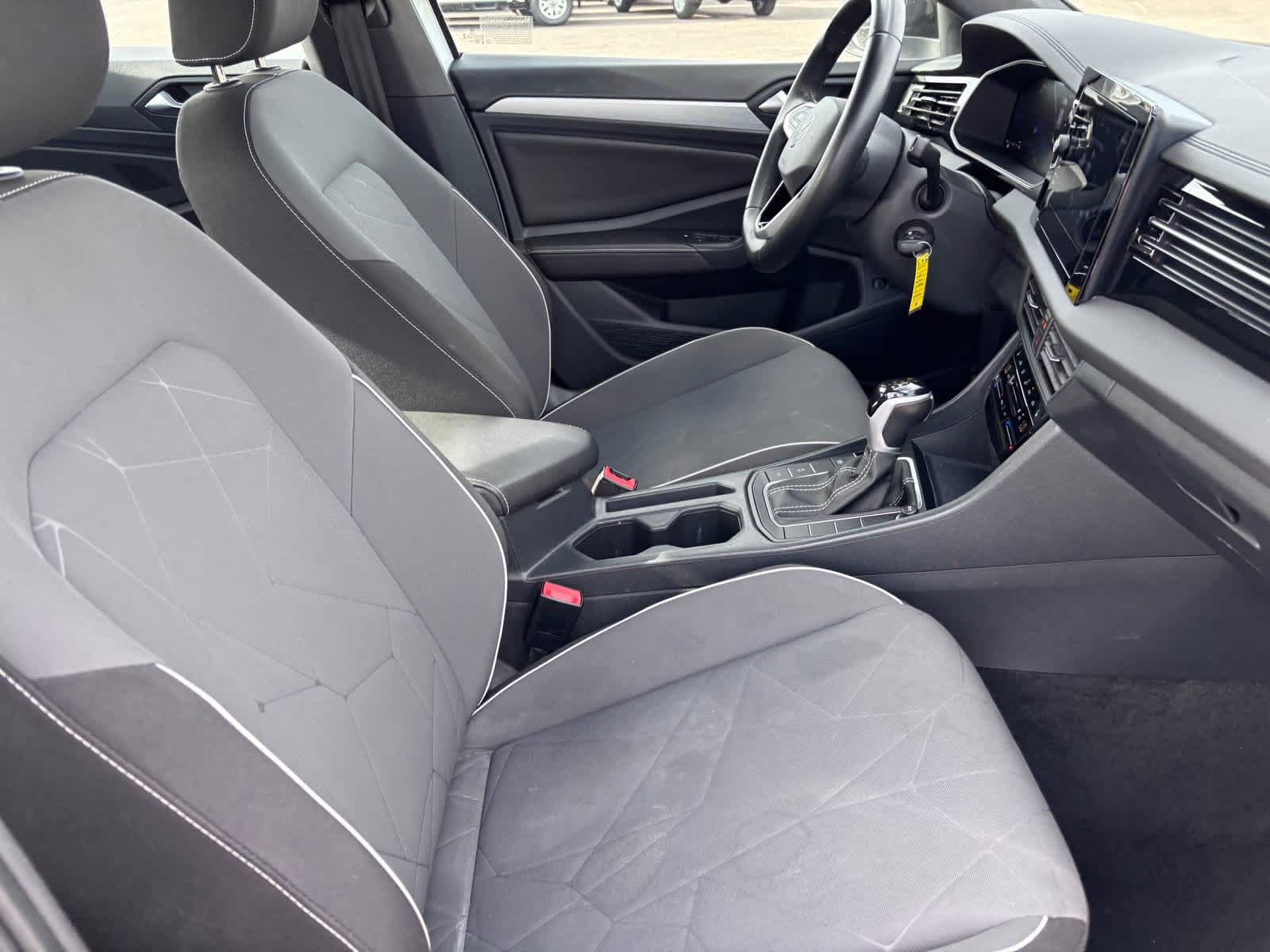 Used 2025 Volkswagen Jetta Sport FWD image 9