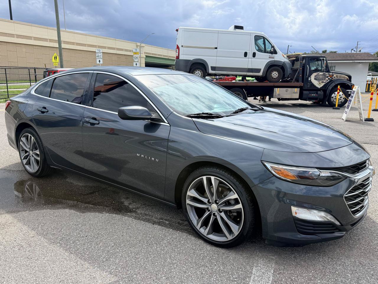 Used 2021 Chevrolet Malibu LT FWD image 3