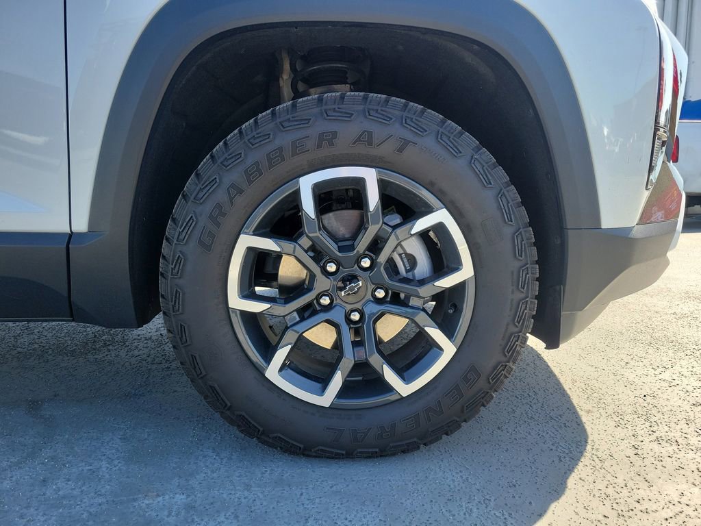 Used 2025 Chevrolet Equinox ACTIV w/ Convenience Package III image 6