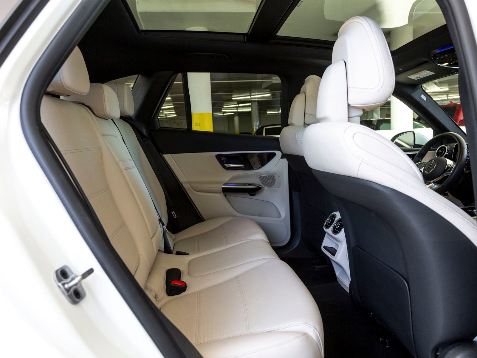 Used 2025 Mercedes-Benz GLC 300 image 25