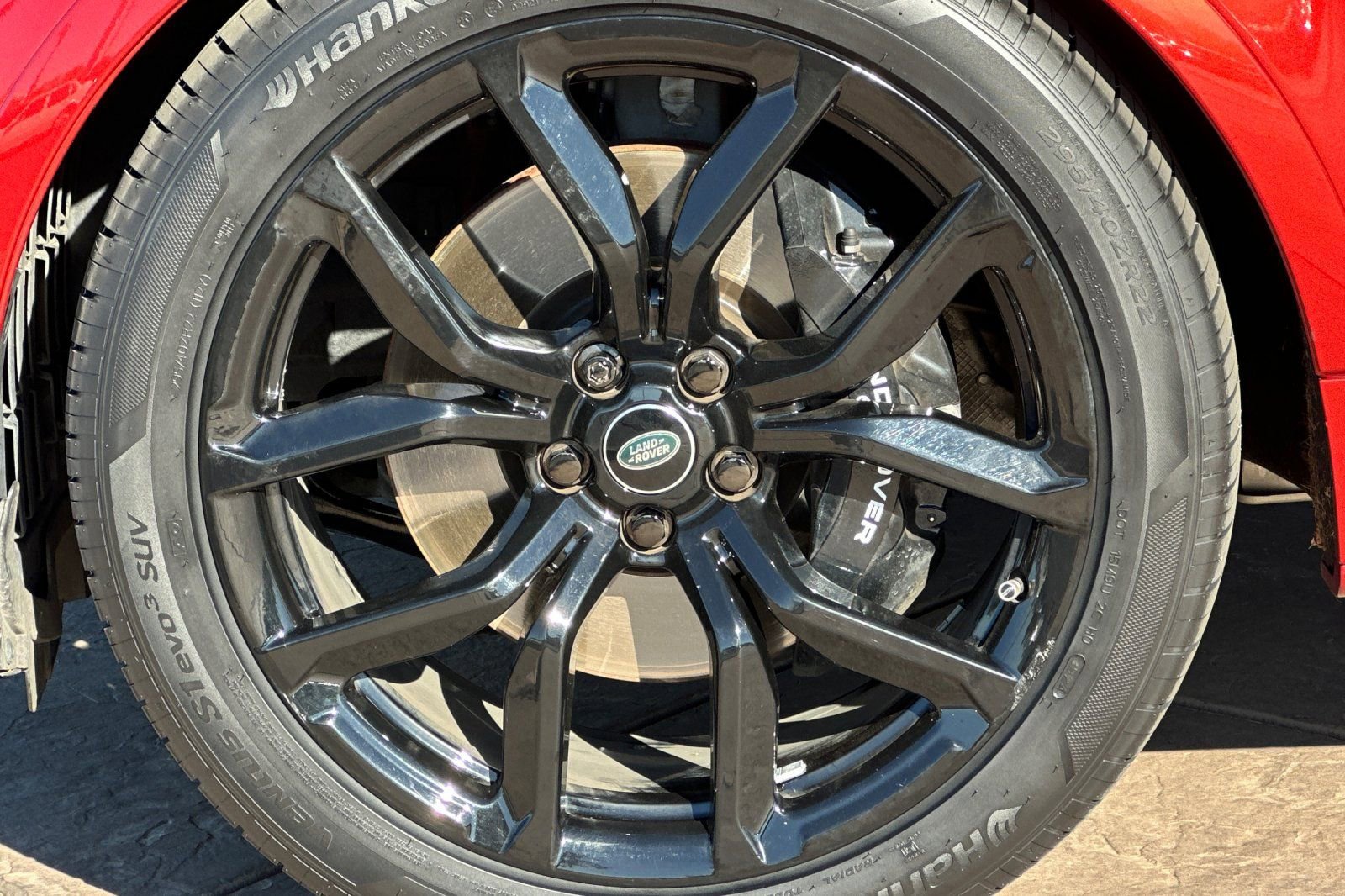 Used 2022 Land Rover Range Rover Sport SVR image 35