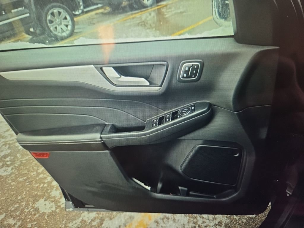 Used 2023 Ford Escape Platinum image 11