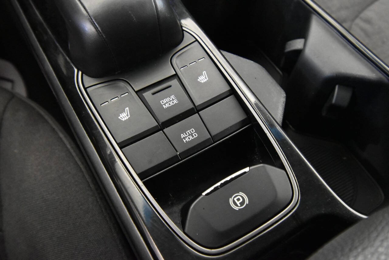 Used 2020 Hyundai Ioniq SE image 18