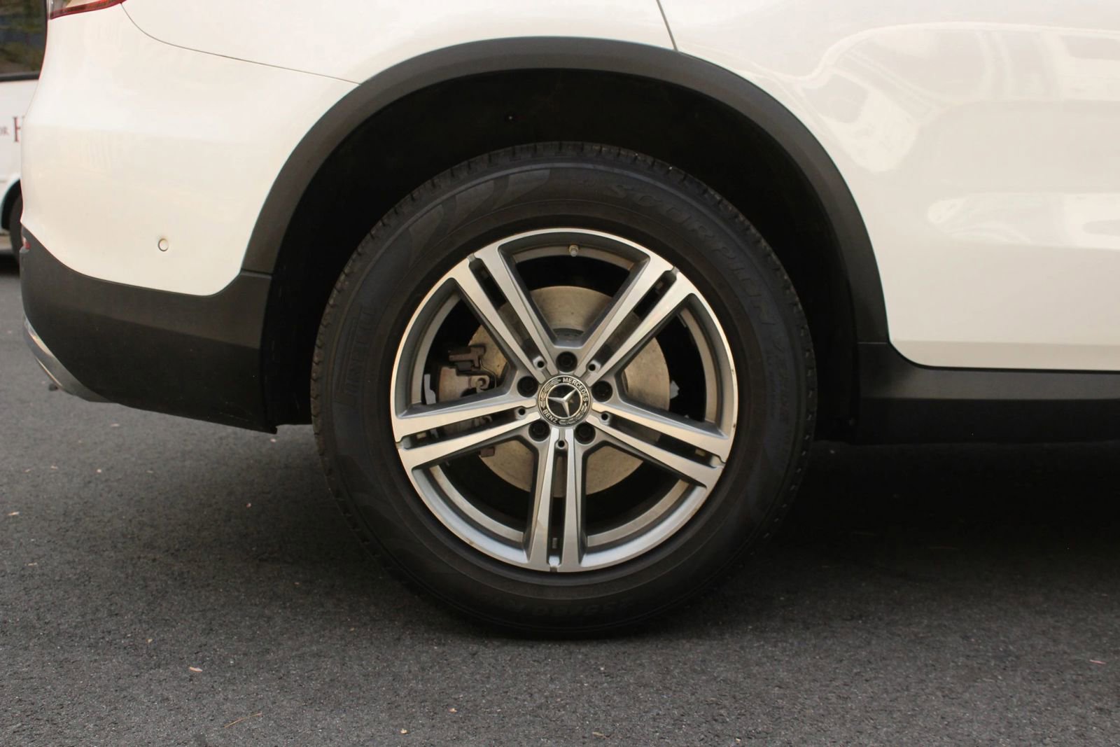 Used 2021 Mercedes-Benz GLC 300 4MATIC image 5