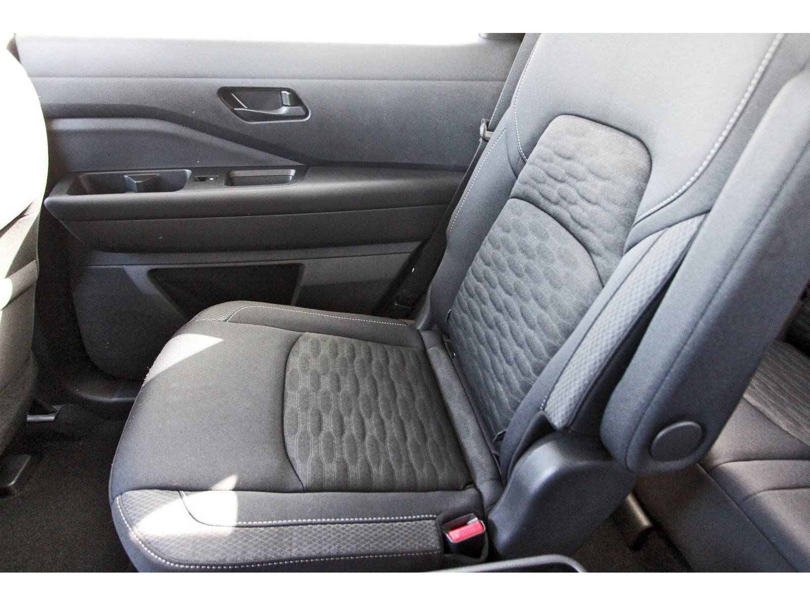 Certified 2025 Nissan Pathfinder SV w/ SV Premium Package FWD image 14