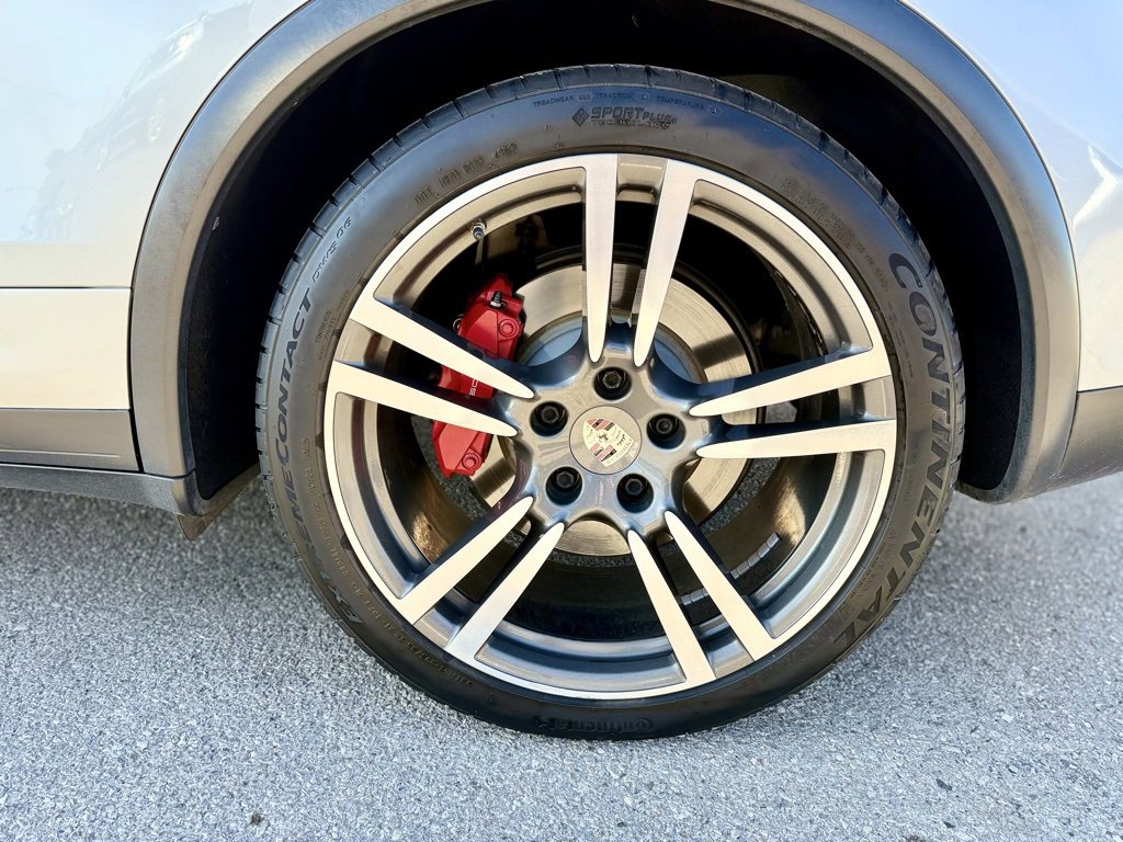 Used 2013 Porsche Cayenne Turbo image 7