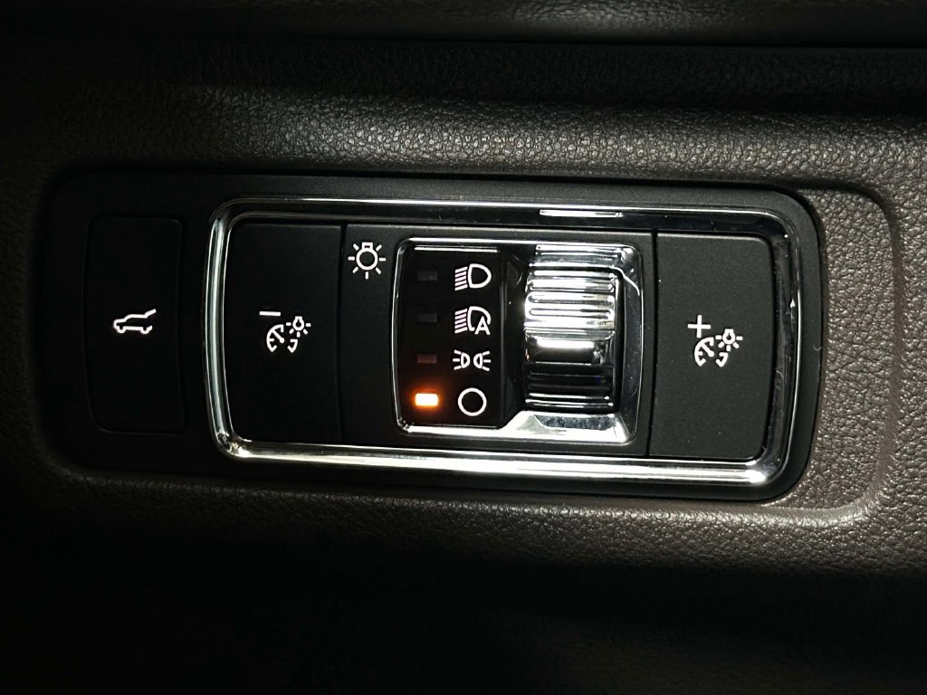 Used 2022 Lincoln Corsair AWD w/ Premium Package image 24