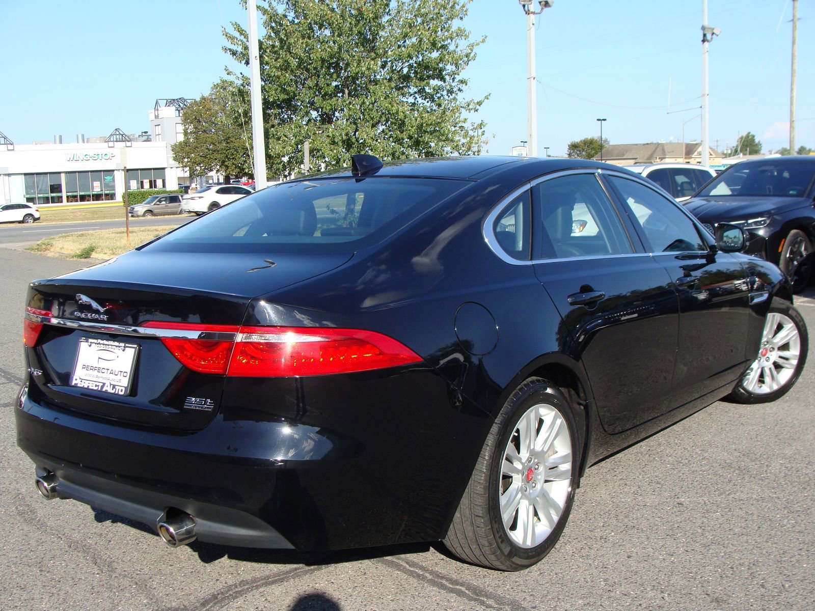 Used 2017 Jaguar XF Premium image 6