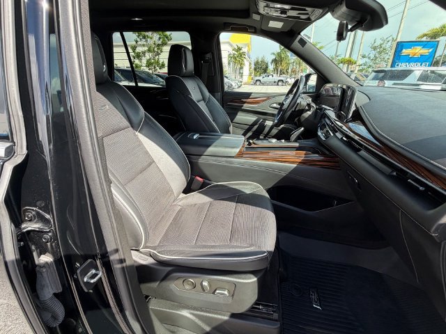 Used 2022 Cadillac Escalade Premium Luxury AWD/4WD image 14
