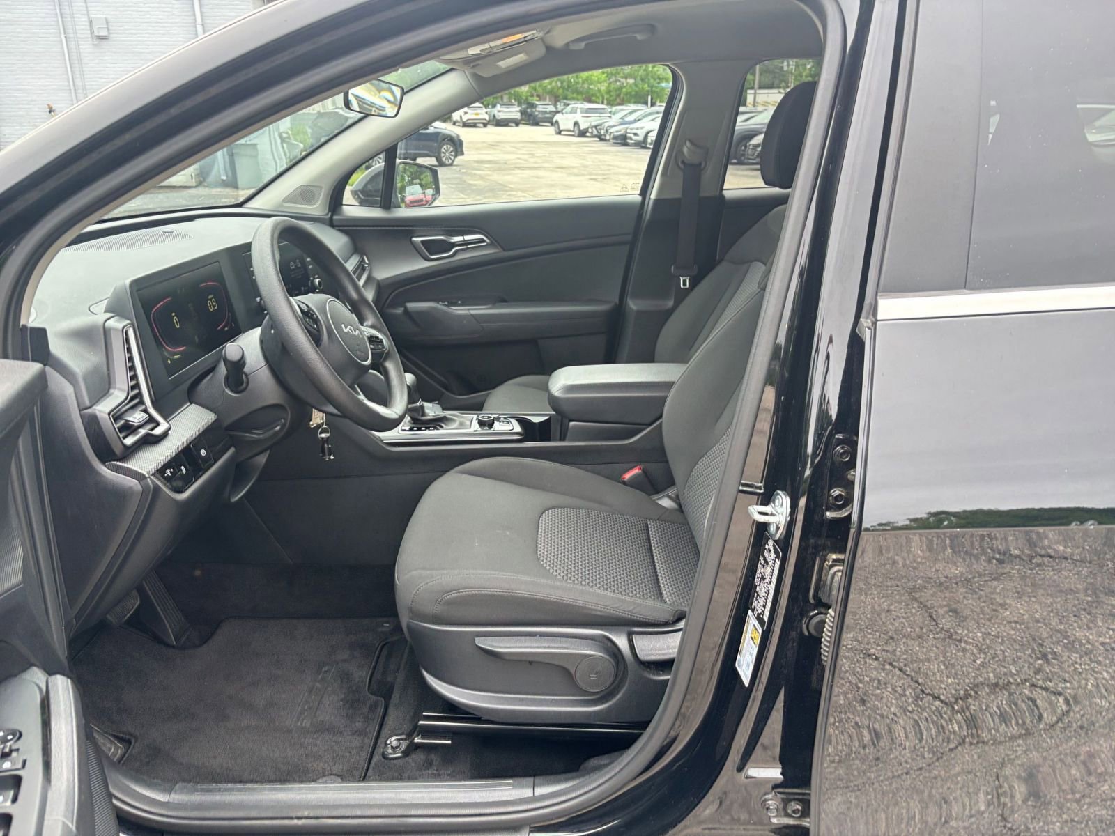 Used 2025 Kia Sportage LX FWD image 24