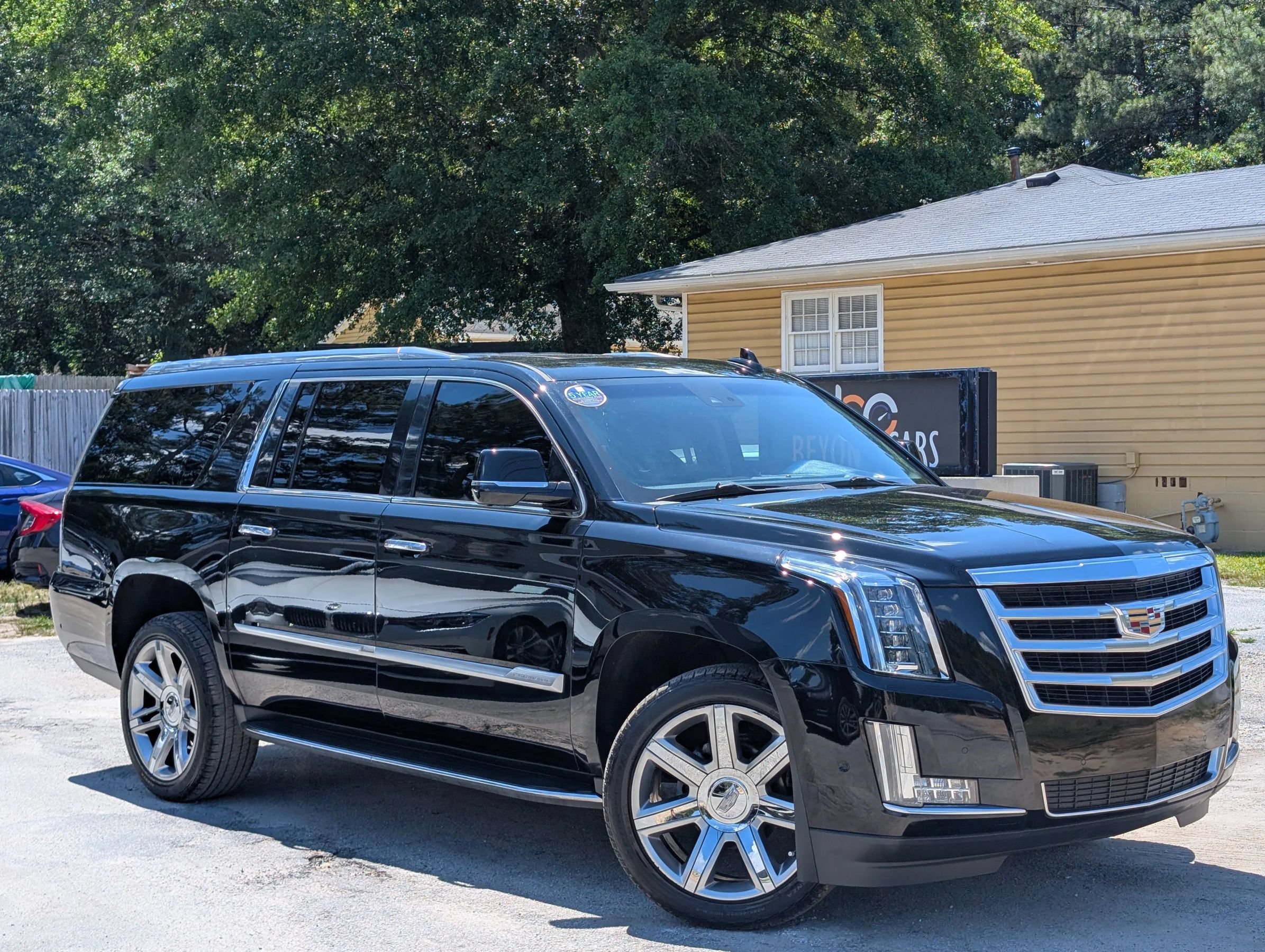 Used 2018 Cadillac Escalade ESV Luxury RWD image 1