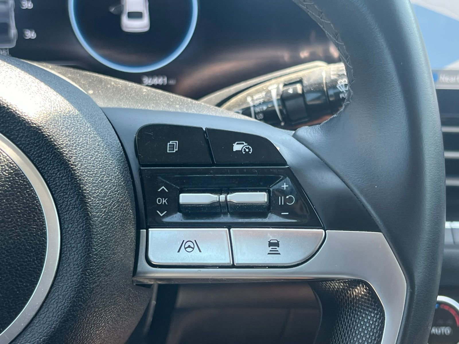 Certified 2025 Hyundai Elantra Limited FWD image 28