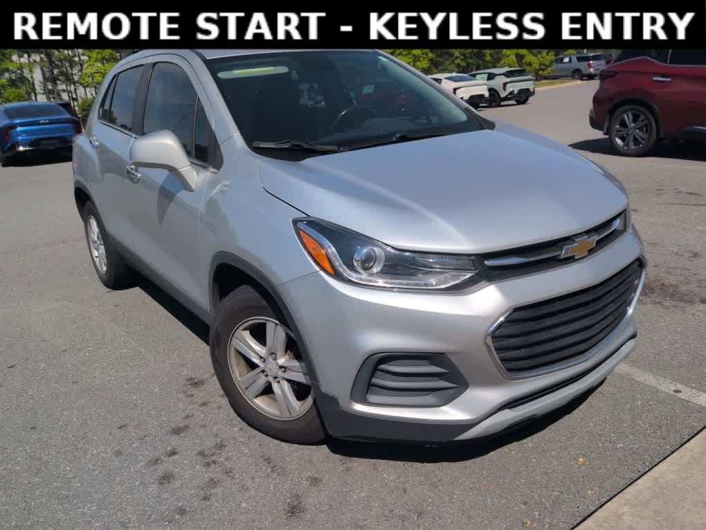 Used 2020 Chevrolet Trax LT w/ LT Convenience Package FWD image 3