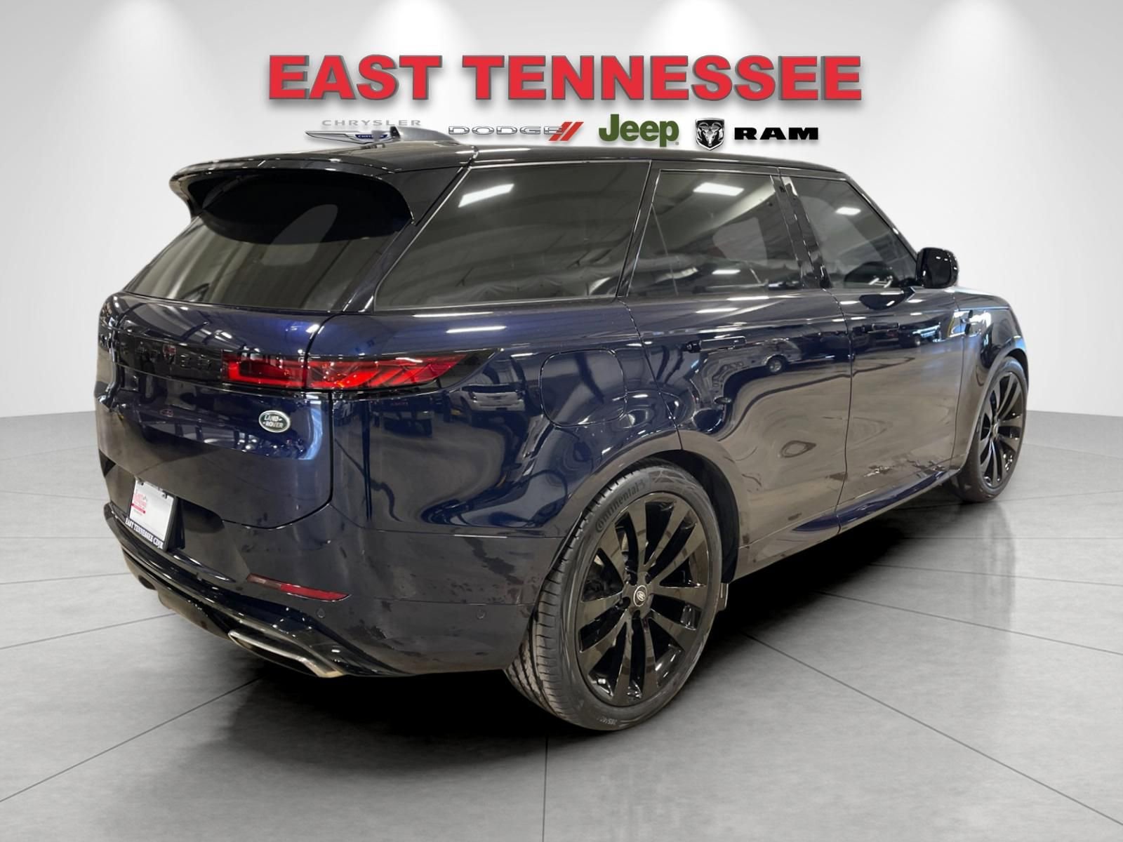 Used 2023 Land Rover Range Rover Sport SE Dynamic image 3