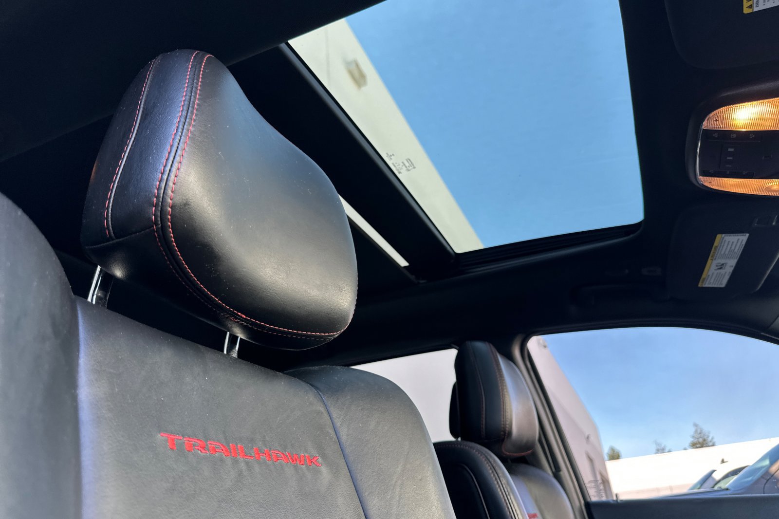 Used 2019 Jeep Grand Cherokee Trailhawk w/ Trailhawk Luxury Group AWD/4WD image 20