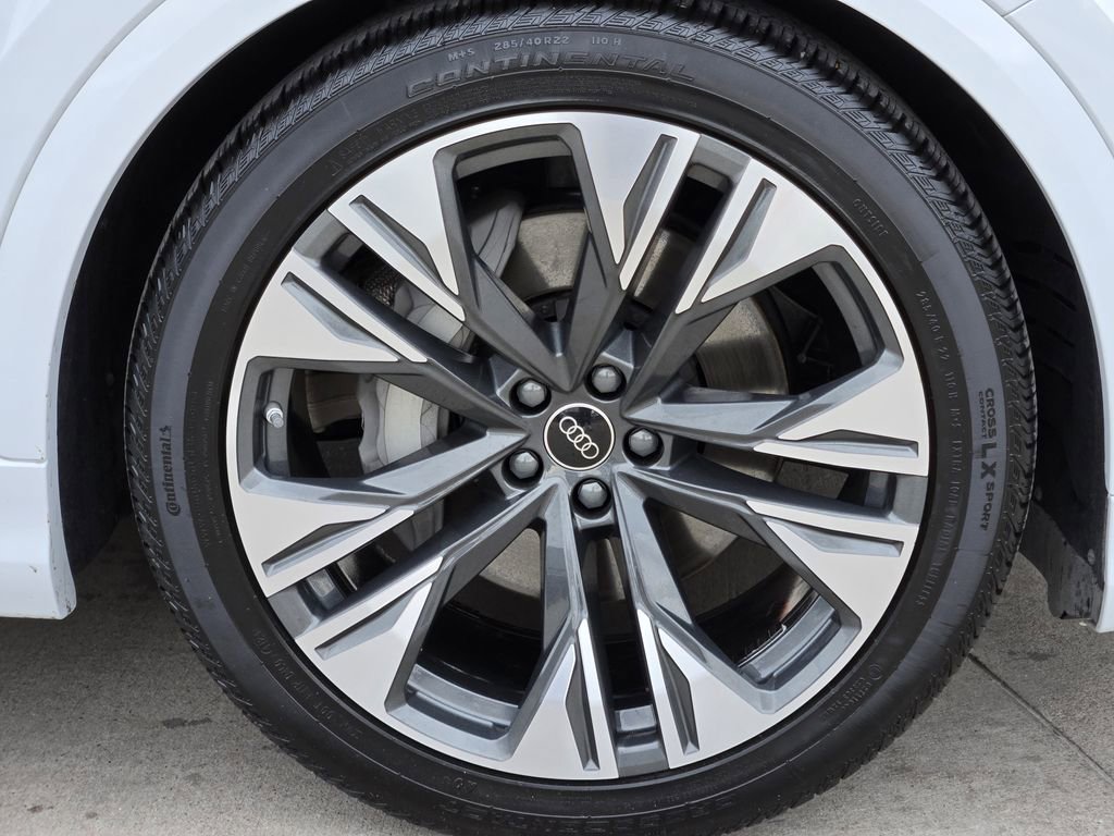 Certified 2025 Audi Q8 Prestige image 15