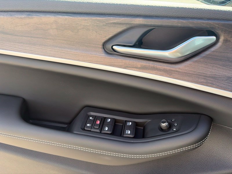 New 2026 Jeep Grand Cherokee Altitude AWD/4WD image 17