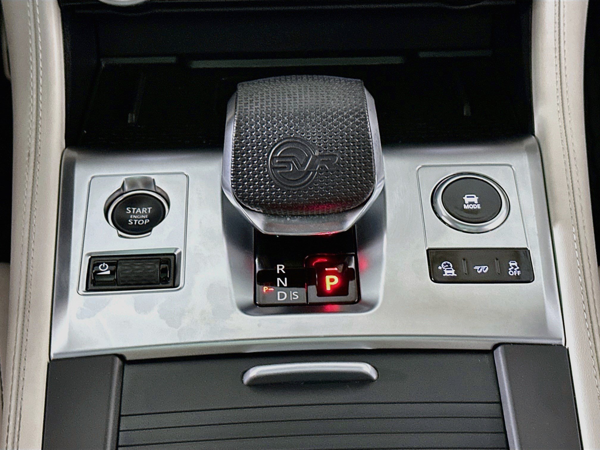 Used 2025 Jaguar F-PACE SVR AWD/4WD image 13