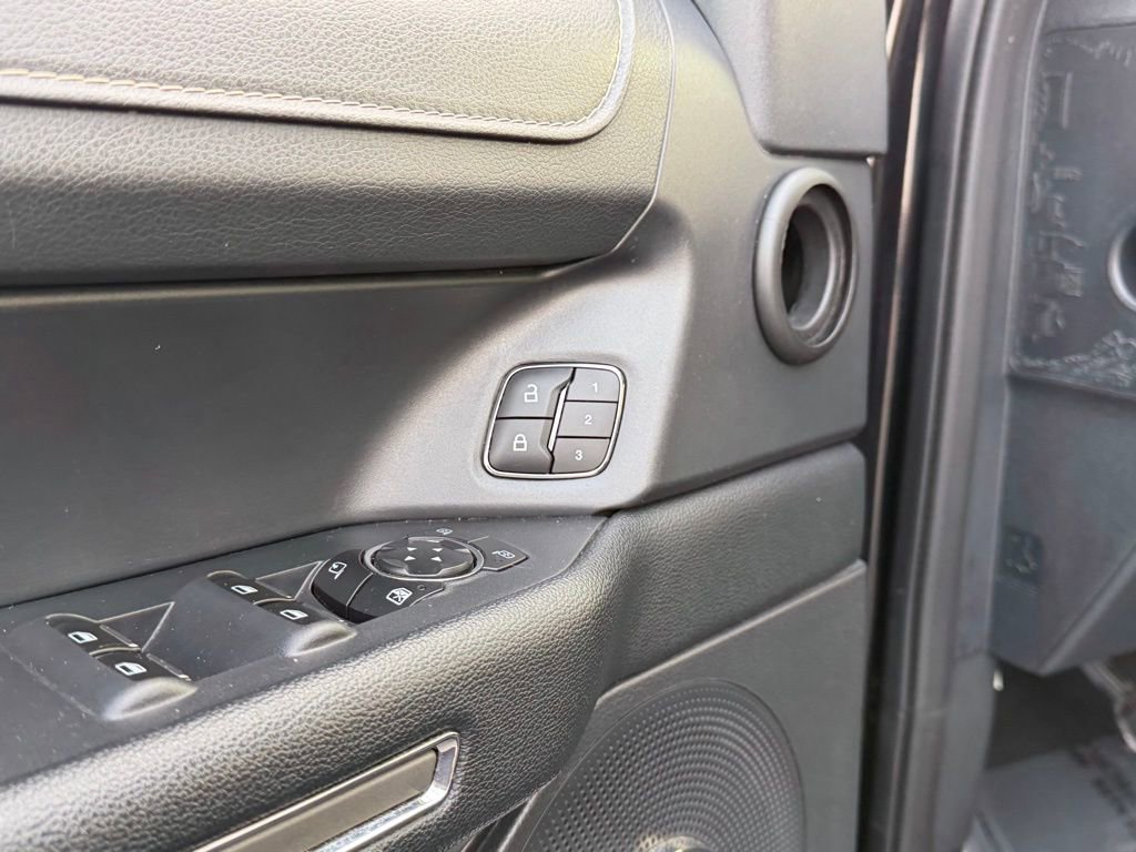 Used 2024 Ford Expedition Max XLT image 14