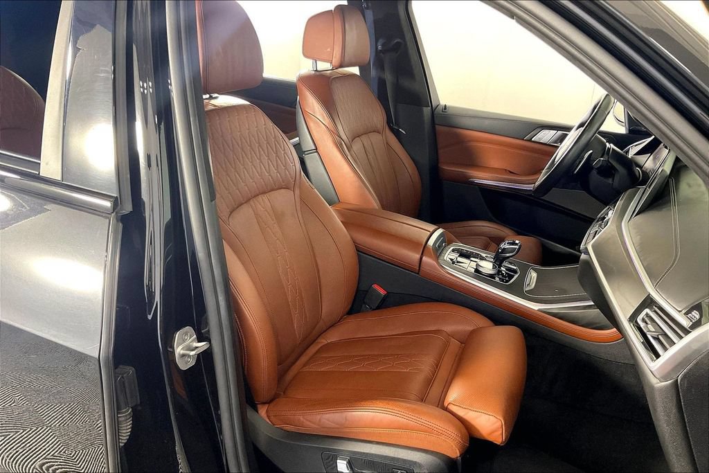 Used 2021 BMW X7 xDrive40i w/ M Sport Package AWD/4WD image 9