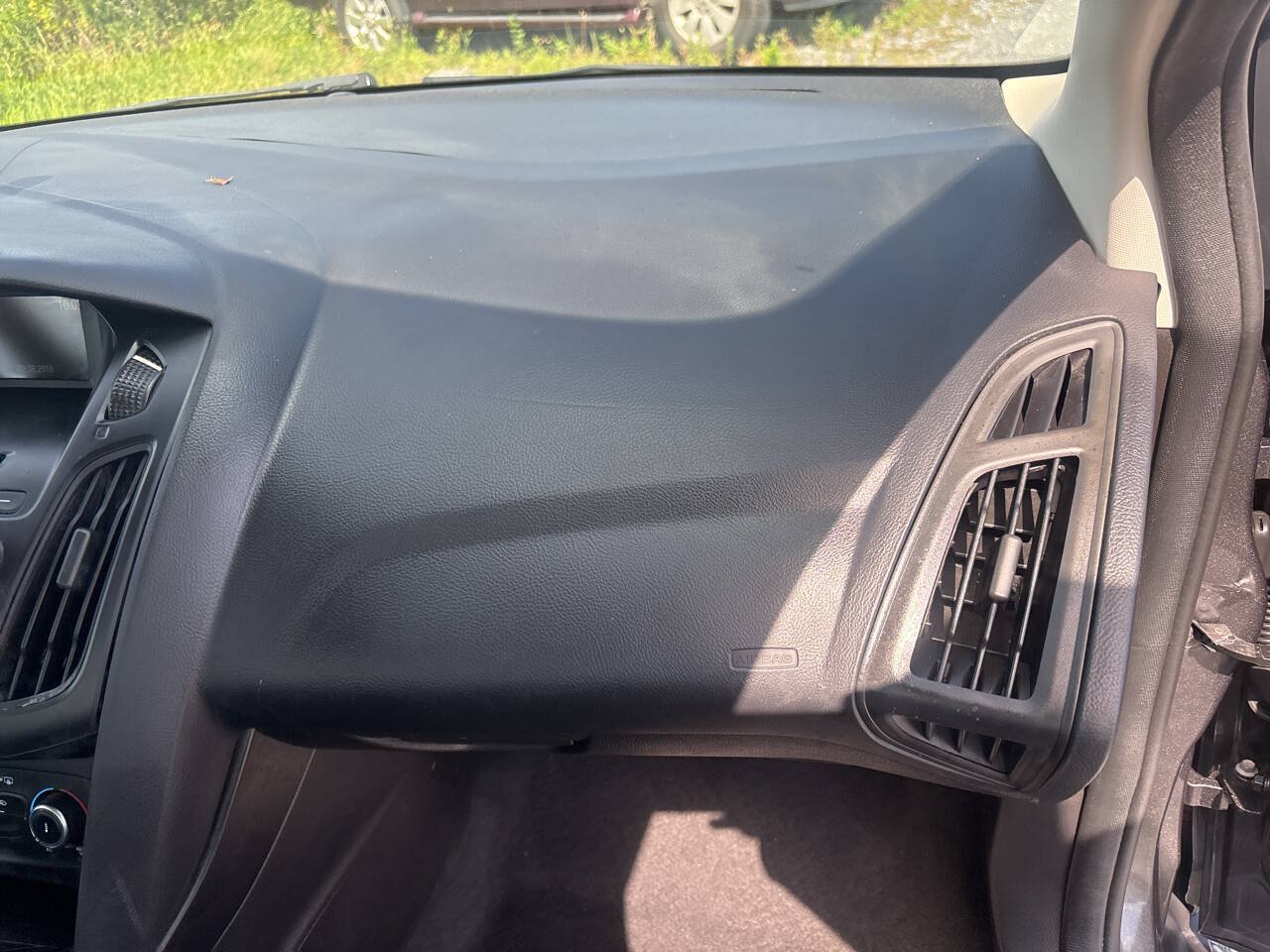 Used 2015 Ford Focus SE FWD image 14