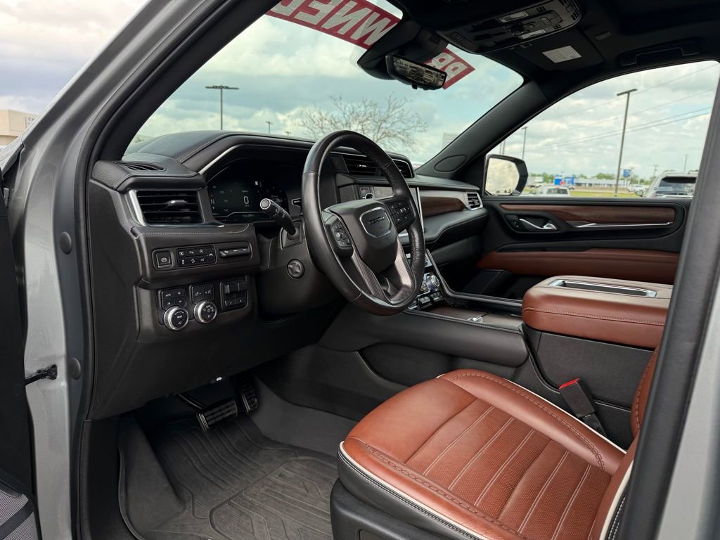 Used 2023 GMC Yukon Denali Ultimate AWD/4WD image 11