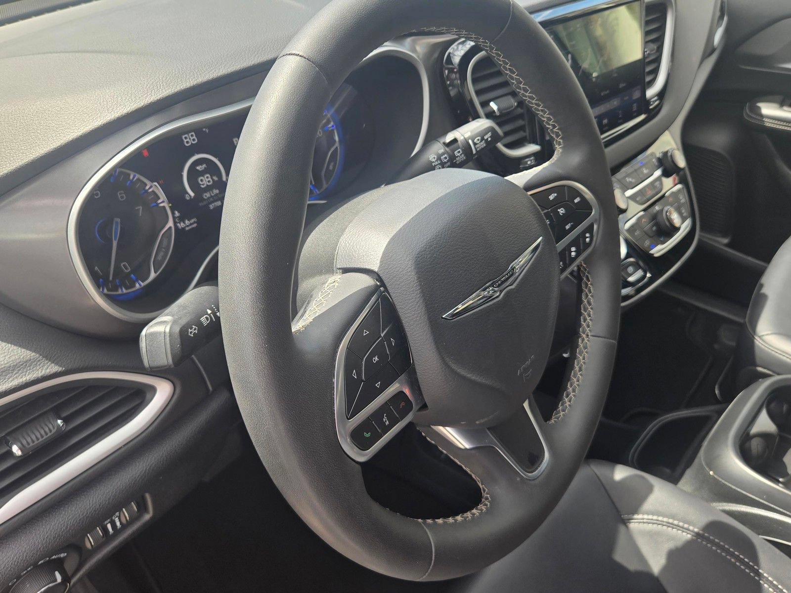 Used 2025 Chrysler Pacifica Select FWD image 15