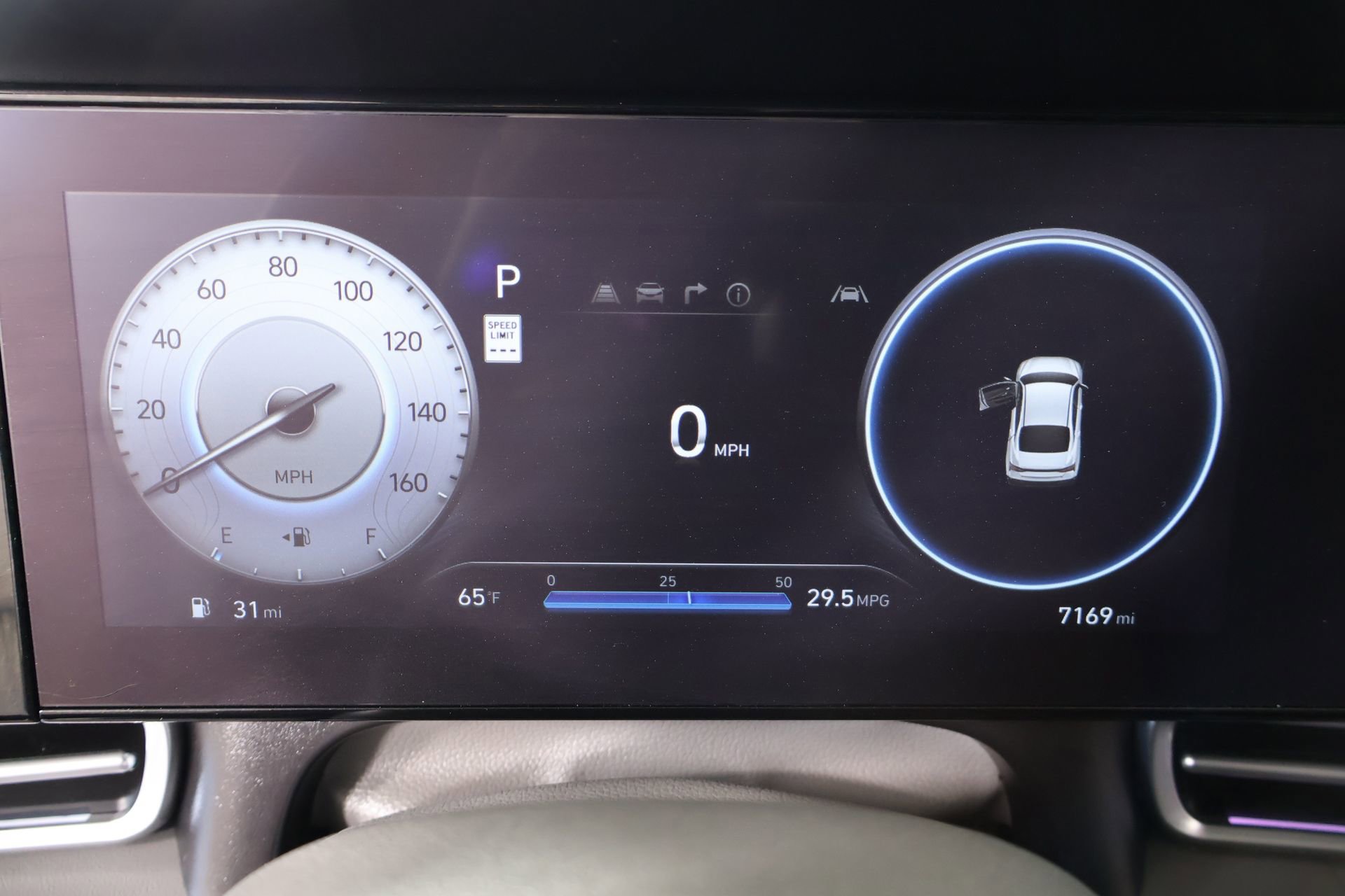 Used 2024 Hyundai Elantra SEL w/ Convenience Package image 4