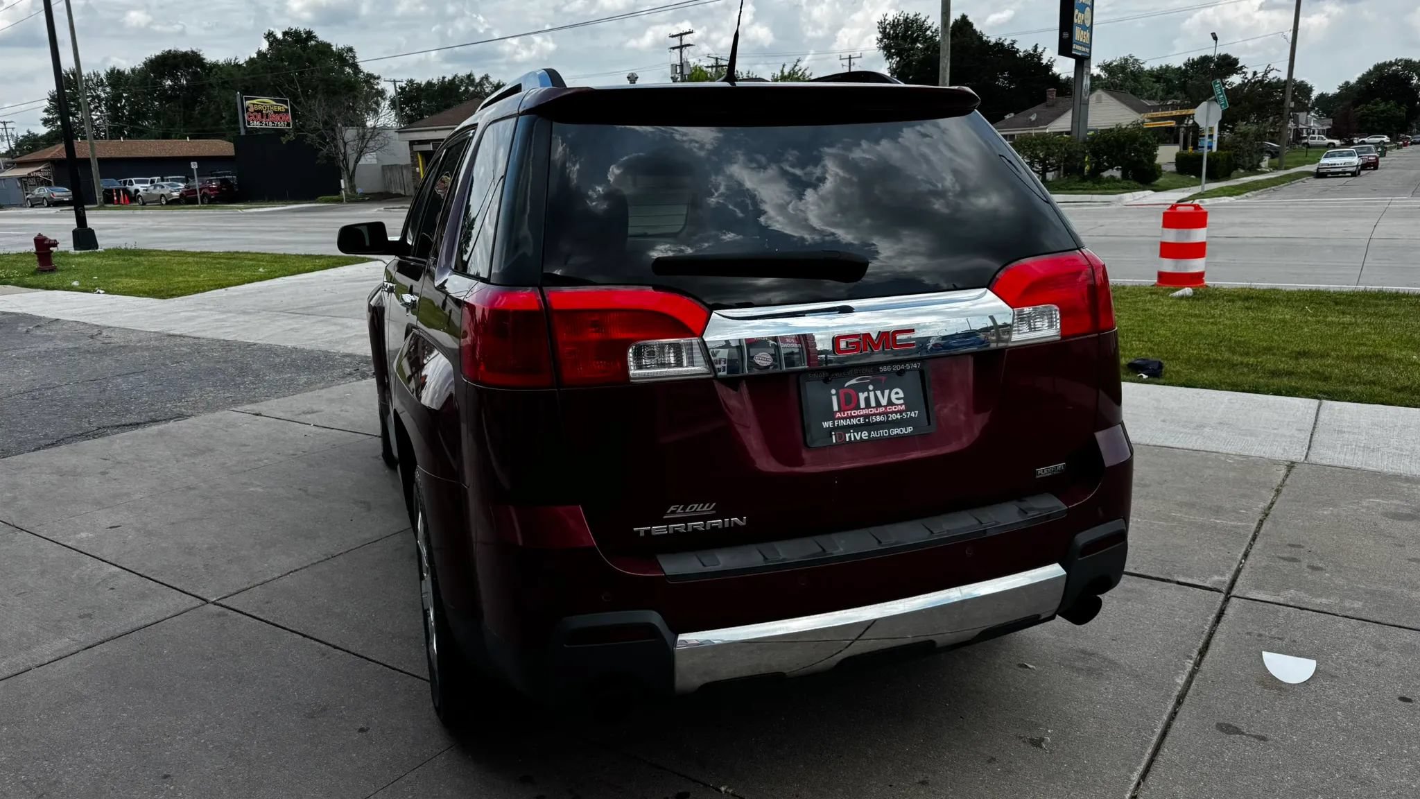Used 2011 GMC Terrain SLT FWD image 9